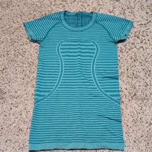 Lululemon T Shirt